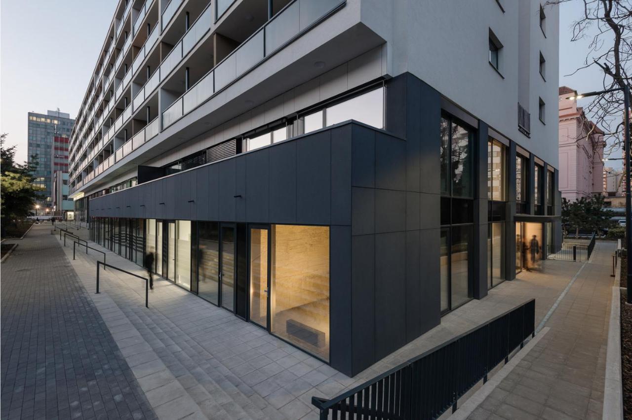 Central Point By Zoom Apartments Братислава Екстер'єр фото