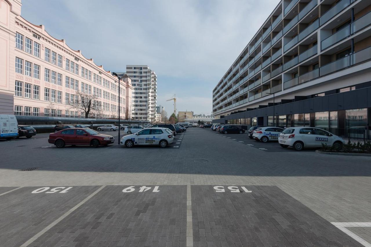 Central Point By Zoom Apartments Братислава Екстер'єр фото