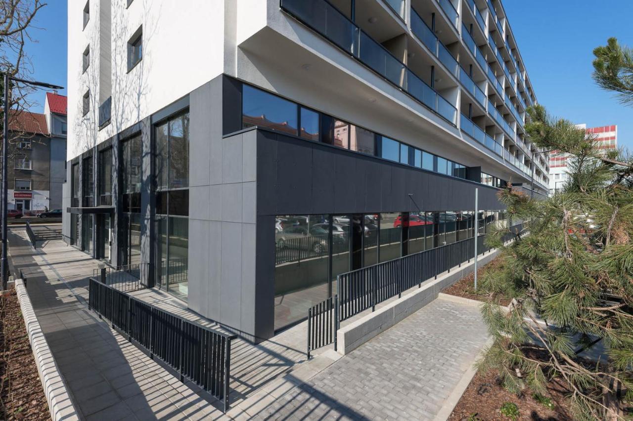 Central Point By Zoom Apartments Братислава Екстер'єр фото